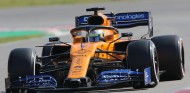 El McLaren es "sorprendentemente bueno" en algunas áreas, según Alonso - SoyMotor.com