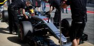 Hamilton en los tests del Circuit de Barcelona-Catalunya - SoyMotor