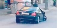 El conductor de un Mercedes SLK intenta darse a la fuga tras provocar un accidente en Barcelona - SoyMotor.com