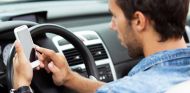 1 de cada 4 conductores usan el móvil mientras conduce