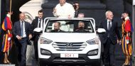 El Papa Francisco en su nuevo Hyundai Santa Fe - SoyMotor