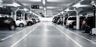 Todos los parkings tendrán puntos de recarga para coches eléctricos, lo dice Europa - SoyMotor.com
