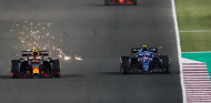&quot;Defiéndete como un león&quot;: el regalo de tres segundos de Ocon a Alonso - SoyMotor.com