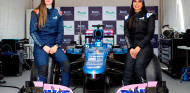 Abbi Pulling y Aseel Al Hamad, primeras mujeres que pilotan un F1 en Arabia Saudí - SoyMotor.com