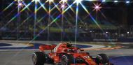 Kimi Räikkönen en la noche de Singapur - SoyMotor