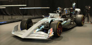 Red Bull usó un coche blanco en su presentación - SoyMotor.com