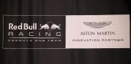 Logotipos de Red Bull y Aston Martin – SoyMotor.com