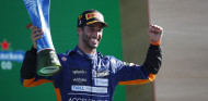 Ricciardo gana en Monza... ¡y otro accidente Verstappen-Hamilton! - SoyMotor.com