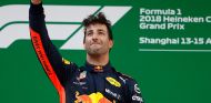 Daniel Ricciardo en el podio de China - SoyMotor