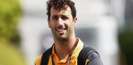 Ricciardo habla con Mercedes y Red Bull para ser reserva en 2023 - SoyMotor.com