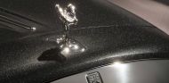 Un Rolls Royce pintado con diamantes: derroche de lujo - SoyMotor.com