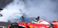 Momentos posteriores al toque entre Sebastian Vettel y Nico Rosberg en Malasia - LaF1