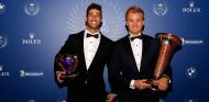 Nico Rosberg (der.) junto a Daniel Ricciardo (izq.) – SoyMotor.com