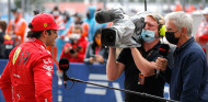 Damon Hill: "Carlos Sainz me parece el líder de Ferrari" - SoyMotor.com