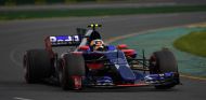 Carlos Sainz en los Libres 2 del GP de Australia - SoyMotor