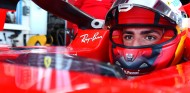 VÍDEO: Sainz muestra el 'backstage' de su debut con Ferrari - SoyMotor.com