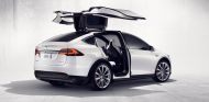 El Tesla Model X recibe su primera gran actualización, el 'update' V8.0 - SoyMotor