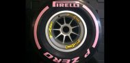 Neumático ultrablando de color rosa de Pirelli – SoyMotor.com