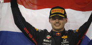 Verstappen se doctora en Abu Dabi: victoria y primer título con un final épico; ¡podio de Sainz! - SoyMotor.com
