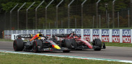 Verstappen se 'come' a Leclerc al final del 'Sprint'; Sainz, cuarto - SoyMotor.com