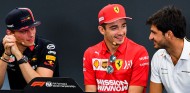 Verstappen ve a Sainz en Ferrari: "No irán a por el del apellido italiano" - SoyMotor.com