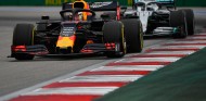 Max Verstappen y Valtteri Bottas en el GP de Rusia F1 2019 - SoyMotor.com