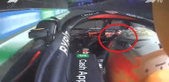 VÍDEO: el 'regalo' de Leclerc a Verstappen en plena pelea por la victoria - SoyMotor.com
