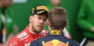 Sebastian Vettel y Max Verstappen en una imagen de archivo - SoyMotor