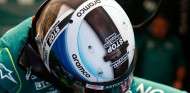 El casco de Vettel para el GP de Canadá denuncia las explotaciones petrolíferas de Alberta, Canadá - SoyMotor.com