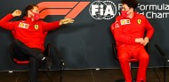 Vettel bromea sobre la ausencia de Binotto: "Habrá que dejarlo en casa" - SoyMotor.com
