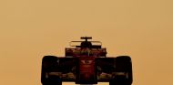 Vettel en el trazado de Yas Marina - SoyMotor.com