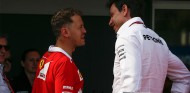 Wolff celebra que Vettel no se retire: "Es el segundo piloto más exitoso de la década" - SoyMotor.com
