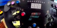 Un volante de Fórmula 1 de escritorio - Keny500 SimRacing 