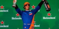 Sainz y cuando Alonso tampoco pisó el cajón del podio de Brasil - SoyMotor.com