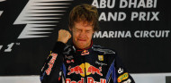 Sebastian Vettel en el podio del GP de Abu Dabi F1 2010 - SoyMotor.com