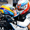 Fernando Alonso celebra la victoria de Esteban Ocon - SoyMotor.com