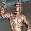 McLaren honra a Niki Lauda con una estatua de bronce - SoyMotor.com