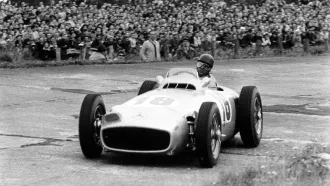 Fangio_Mercedes_1955_soy_motor.jpg