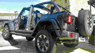 Jeep Wrangler Sahara 5 puertas trasera.jpg