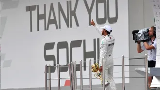 hamilton-agradecimiento-gp-rusia-2018-soymotor.jpg