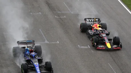 Albon: "El Red Bull se hace alrededor de Verstappen" - SoyMotor.com