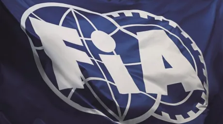 La FIA aprueba cambios para la F1: neumáticos de mojado, mensajes de radio y mucho más - SoyMotor.com