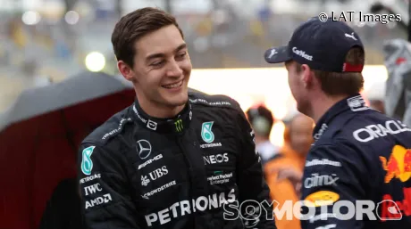 Russell y Verstappen.