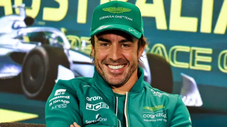 Alonso, tras un "buen viernes" en Australia: "El coche se comporta bien" - SoyMotor.com