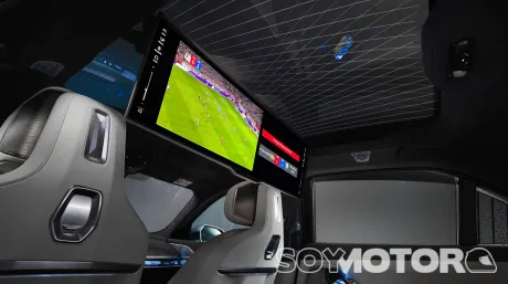 Fútbol en la pantalla trasera del BMW Serie 7 - SoyMotor.com