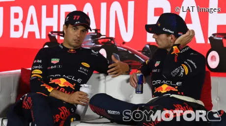 Max Verstappen y Sergio Pérez en Baréin