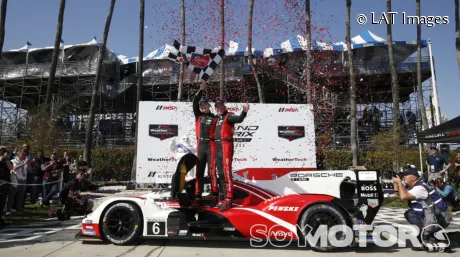 Nick Tandy y Mathieu Jaminet celebran la victoria en Long Beach