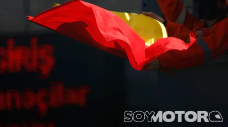 Bandera roja - SoyMotor.com