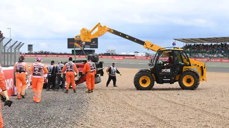 Silverstone realiza modificaciones en la primera curva tras el accidente de Zhou - SoyMotor.com