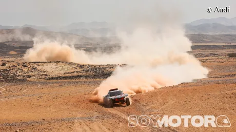 Audi ya mira hacia el Dakar 2024 tras un productivo test en Arabia Saudí con Sainz, Peterhansel y Ekström - SoyMotor.com